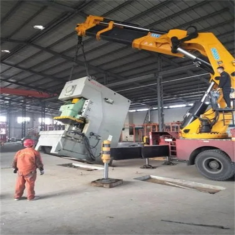 昌平吊车出租:了解使用注意事项和“十不吊”规定!